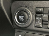 プッシュスタート式です。キーをカバンから出さずにエンジン始動が可能です。