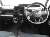 ぜひ展示車の運転席に座ってみてください。