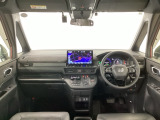 【前方視界】開放的な前方視界!運転がしやすく疲れにくいです♪窓が大きく、見通しがとっても良いおクルマですよ♪