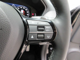 Hondaセンシングの機能のひとつ、アダプティブクルーズコントロール付!アクセルから足を離しても設定したスピードと前車との車間を保ち走行してくれます!車線維持もアシスト☆高速道路で疲労軽減ですね☆