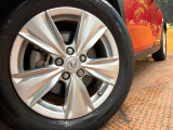 【純正アルミホイール】外観にマッチした純正アルミホイールを装着しております。各種社外アルミホイールや、スタッドレスタイヤも取扱いしております。是非ご相談ください♪