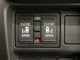 【両側パワースライドドア】両側がパワースライドドアになっており、運転席のスイッチやスマートキーでも開閉が可能です!開口部も広いので乗り降りも楽々♪