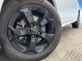 ●17インチアルミホイール:輸入車ならではの卓越した走りを支えるホイールと足回りです!日本車の走りに慣れている方にもぜひ体感して頂きたいほど、高いレベルでまとまっています!