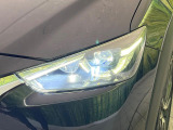 【LEDヘッドライト】悪天候や夜間走行時も良好な視界を確保し安心して運転できる高輝度LEDヘッドライトを装備!点灯速度が早く、消費電力も抑えられています。
