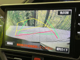 【バックカメラ】駐車時に後方がリアルタイム映像で確認できます。大型商業施設や立体駐車場での駐車時や、夜間のバック時に大活躍!運転スキルに関わらず、今や必須となった装備のひとつです!