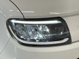 【LEDヘッドライト】現代の主流のライト。明るい光が瞬時に立ち上がり、必要な場所を均一に照らします。寿命も長く省エネで、スタイリッシュなデザインです♪
