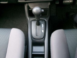 シンプルなシフトレバー。