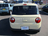 バックカメラが付いているので後方確認が非常にしやすいです。今や運転初心者も熟練者も必須装備!ついていて損はないですね♪