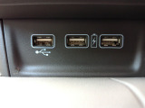 便利な充電用USBジャックも付いています。