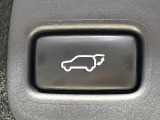 【パワーバックドア】スマートキーや運転席のボタンを押すだけでリアゲートが自動で開閉します!荷物を持っている時や、高い位置にあるバックドアを閉める際に便利な機能です♪