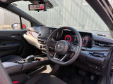 フロントガラスが大きいので、広い視界でとても運転しやすいお車です(*'&omega;'*)