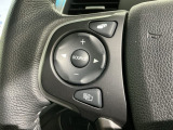 ステアリングにオーディオ操作スイッチが付いています。オーディオ画面に直接タッチしなくても操作が出来ますので、運転に集中できます。