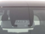 サポカーは、高齢運転者を含めたすべてのドライバーによる交通事故の発生防止・被害軽減対策の一環として、国が推奨する新しい自動車安全コンセプトです。詳しくは販売店スタッフまでおたずねください。