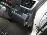 運転席と助手席にはドリンクホルダーがあります。取りやすい位置にありますからドライブも楽しくなりますね!