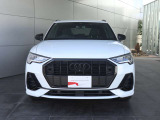 ●Audiが最初に採用したLEDポジショニングランプ。シャープなラインで昼間でも点けていたいと思うほど上品でオシャレです。夜間走行時はさらに目立ちます!