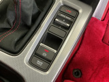 パーキングブレーキはスマートな電子制御式と合わせて渋滞時等にブレーキペダルから足を離しても停車状態を保持してくれるオートブレーキホールド機能で運転が楽になります。スタートはアクセルペダルを踏むだけ