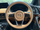 【純正革巻きステアリング】上質な革を使用することで、手にしっかり馴染みとても運転しやすいハンドルです♪