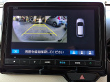 バックカメラの画像です。ガイドラインがスムースな車庫入れをサポートいたします。車庫入れの安心感がアップしますね。