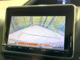 【バックカメラ】駐車時に後方がリアルタイム映像で確認できます。大型商業施設や立体駐車場での駐車時や、夜間のバック時に大活躍!運転スキルに関わらず、今や必須となった装備のひとつです!