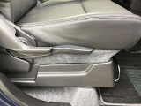 運転席シートリフター!ご自分の好きなシートポジションが取れるので運転が楽しくなりますし疲れにくいです。