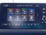 Honda CONNECTディスプレーを搭載しています。ナビ、スマホ連携、車両情報表示、各種設定操作を一つに集約した高機能タッチパネル。直感的に使える便利なインターフェースです。