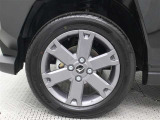 15インチアルミホイール(ガンメタリック塗装)を装着しています。タイヤサイズ165/65R15