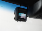 ◆ドライブレコーダー◆映像・音声などを記録する自動車用の装置です。 もしもの事故の際の記録はもちろん、旅行の際の思い出としてドライブの映像を楽しむことができます。
