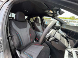 サービスにはドイツ本国と同様に教育と訓練を受け、BMWを知り尽くした「マイスターメカニック」が数多く在籍しております。納車前点検整備で、お客様に安心と安全をお届けいたします。