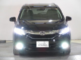 ハロゲンより明るく、より遠くまでさらなる安心感のあるLEDヘッドライトを採用。照射軸の上下方向を自動調整するオートレベリング機構、点灯忘れも防止できるオートライトコントロール機構付きです。