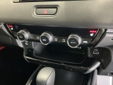 運転席/助手席シートヒーターで寒い日もすぐに温かくなり快適に過ごせます。3段階の温度調整が可能です
