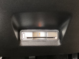 ハンドルの右下にETCがついています。高速道路の料金所の通過も楽々です。 カードの取り出しもしやすい場所についています。