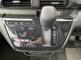 「オートエアコン」付き一年中快適な室内を提供!車内温度を設定すると、風量を自動で調節してくれます。さらに前席シートヒーターつき(^^)/