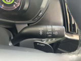 鋭く前方を照らす、LEDヘッドライト。遠くまで視界が開けることで、より安心したストレスのない走行を、提供してくれます。ライトの寿命が長いこともLEDライトの特徴です。