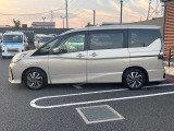 当店は照明・屋根付きスペースございますので雨天時も安心して現車確認が可能です。