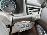 オートライト機能付きです♪またハイビームアシストで、先行車または対向車や周囲の明るさなどに応じ、自動的にハイビーム(上向き)とロービーム(下向き)を切り替えます♪