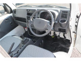 前席全体 目線も高く広い視界で安心して運転することができますね!