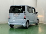 後席の窓には外から車内が見えにくくなるプライバシーガラスを採用。周りを気にせずリラックスして過ごせます