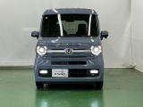 LEDヘッドライトを装備しています。LEDヘッドライトはとても明るく、雨の日や夜間走行も安全・安心です。オートライトコントロール付きで周囲の明るさに応じて自動で点灯・消灯します