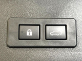 【パワーバックドア】スマートキーや運転席のボタンを押すだけでリアゲートが自動で開閉します!荷物を持っている時や、高い位置にあるバックドアを閉める際に便利な機能です♪