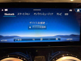 MBUX(NTG6)ナビ画面をスマートフォンのようにタッチし操作することも可能。さらに自然対話式音声認識機能も付いているので、人と話すような自然な会話で各種操作が可能です。