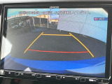【バックカメラ】駐車時に後方がリアルタイム映像で確認できます。大型商業施設や立体駐車場での駐車時や、夜間のバック時に大活躍!運転スキルに関わらず、今や必須となった装備のひとつです!