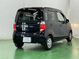 後席の窓には外から車内が見えにくくなるプライバシーガラスを採用。周りを気にせずリラックスして過ごせます