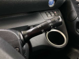 周囲の明るさに応じて自動で点灯・消灯します。薄暮時や夜間の運転においてとても便利です!