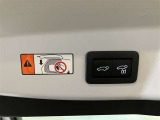 パワーバックドアは荷物の出し入れがしやすい優れものです!スイッチひとつで重いバックドアが締まります!日用品の大量買い出しにも大活躍します!