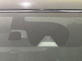 【エマージェンシーブレーキ】走行中に前方の車両等を認識し、衝突しそうな時は警報とブレーキで衝突回避と被害軽減をアシスト。より安全にドライブをお楽しみいただけます。