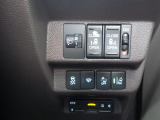 両側電動スライドドアなど、視認性もよく操作しやすいインパネ回りのスイッチ類は運転手右側、手の届きやすい位置にあります。