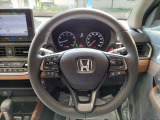 握りやすいように形状を工夫しており、運転しやすくなっております。