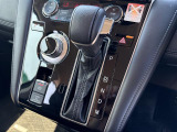 【 シフト 】スムーズなシフトチェンジで快適にお車を操縦していただけます!//
