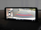 360度モニター搭載車ですので、低速時での不安を解消してくれます。この写真は右側はバックカメラですが、前進時にはフロントカメラにもなりますので歩行者や縁石なども確認することが可能です。