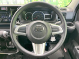 インテリアに合わせたデザインのステアリングは、運転される方のことも考え、運転しやすい形状、大きさです。是非一度、実際に触ってお確かめください。